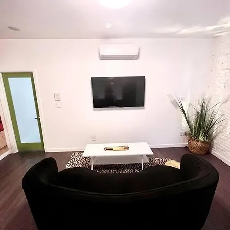 Immaculate 1 Bedroom 1 Bth Pullout Couch Art Deco Inspired Philadelphia Exterior photo